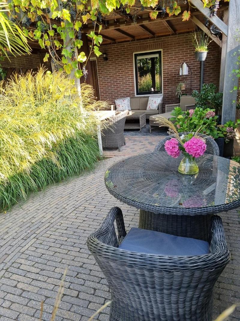 Bed And Breakfast De Dijk Zuid-Beijerland Esterno foto